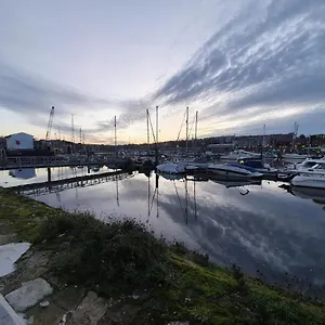  Apartment Marina House